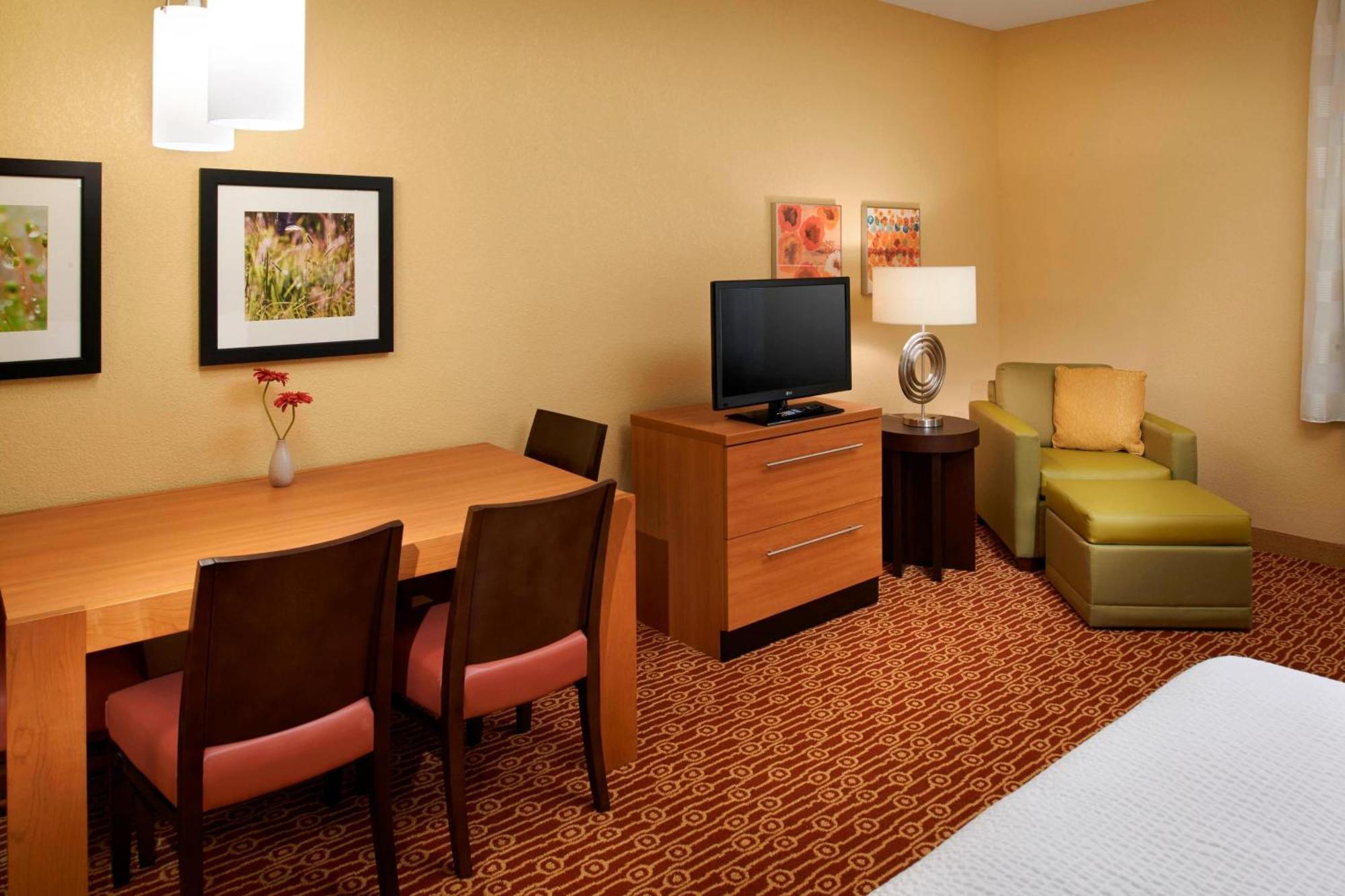 Towneplace Suites By Marriott Saginaw Exterior foto